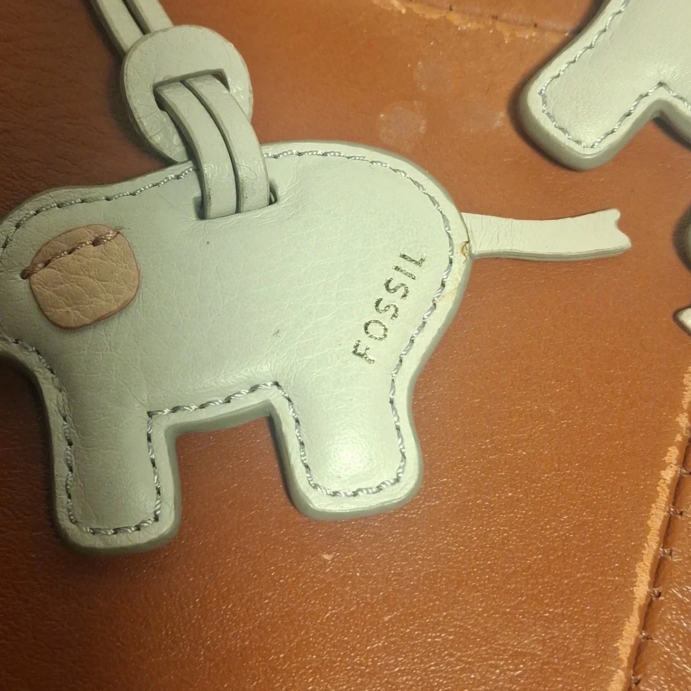 Fossil Cream Leather Elephant Bag Charms - Picture 2 of 2